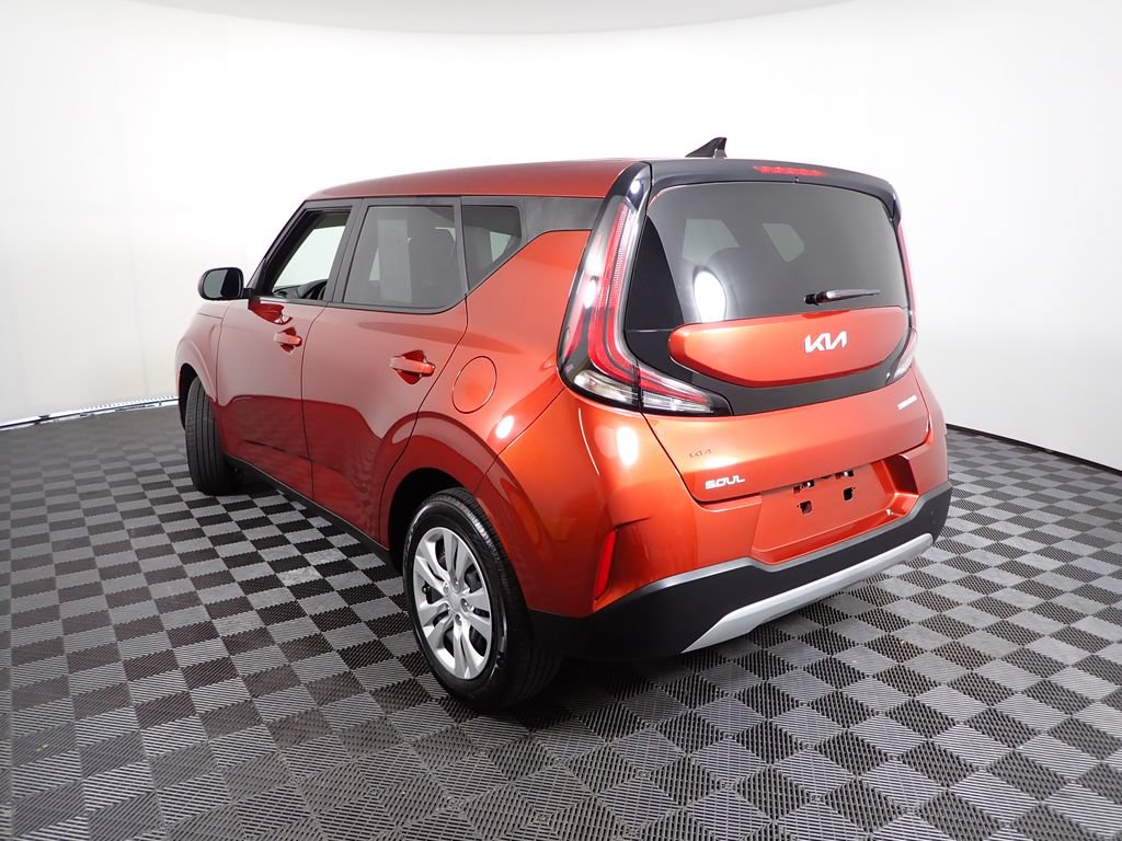 Used 2025 Kia Soul LX FWD image 11