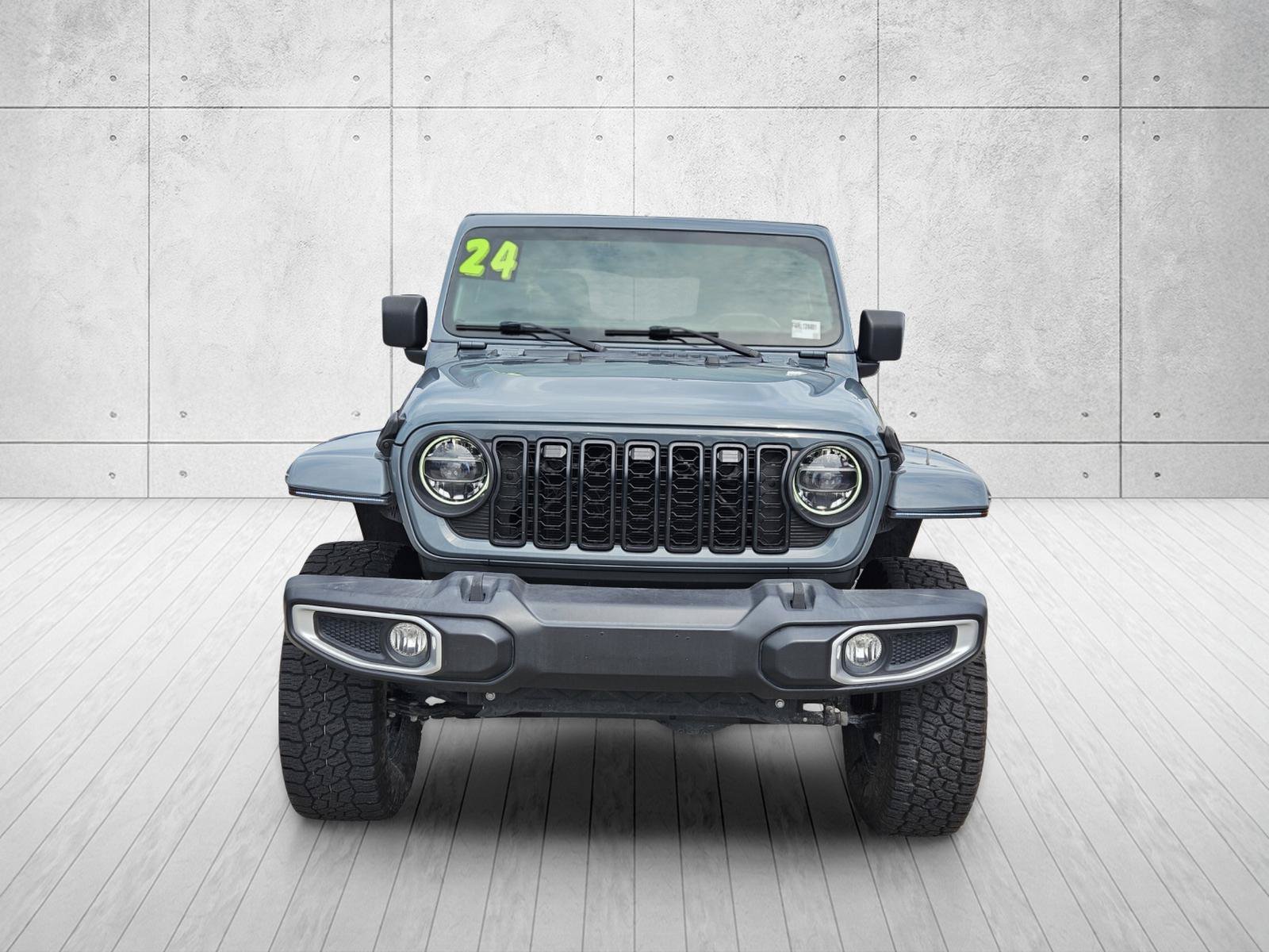 Used 2024 Jeep Gladiator Sport AWD/4WD image 2