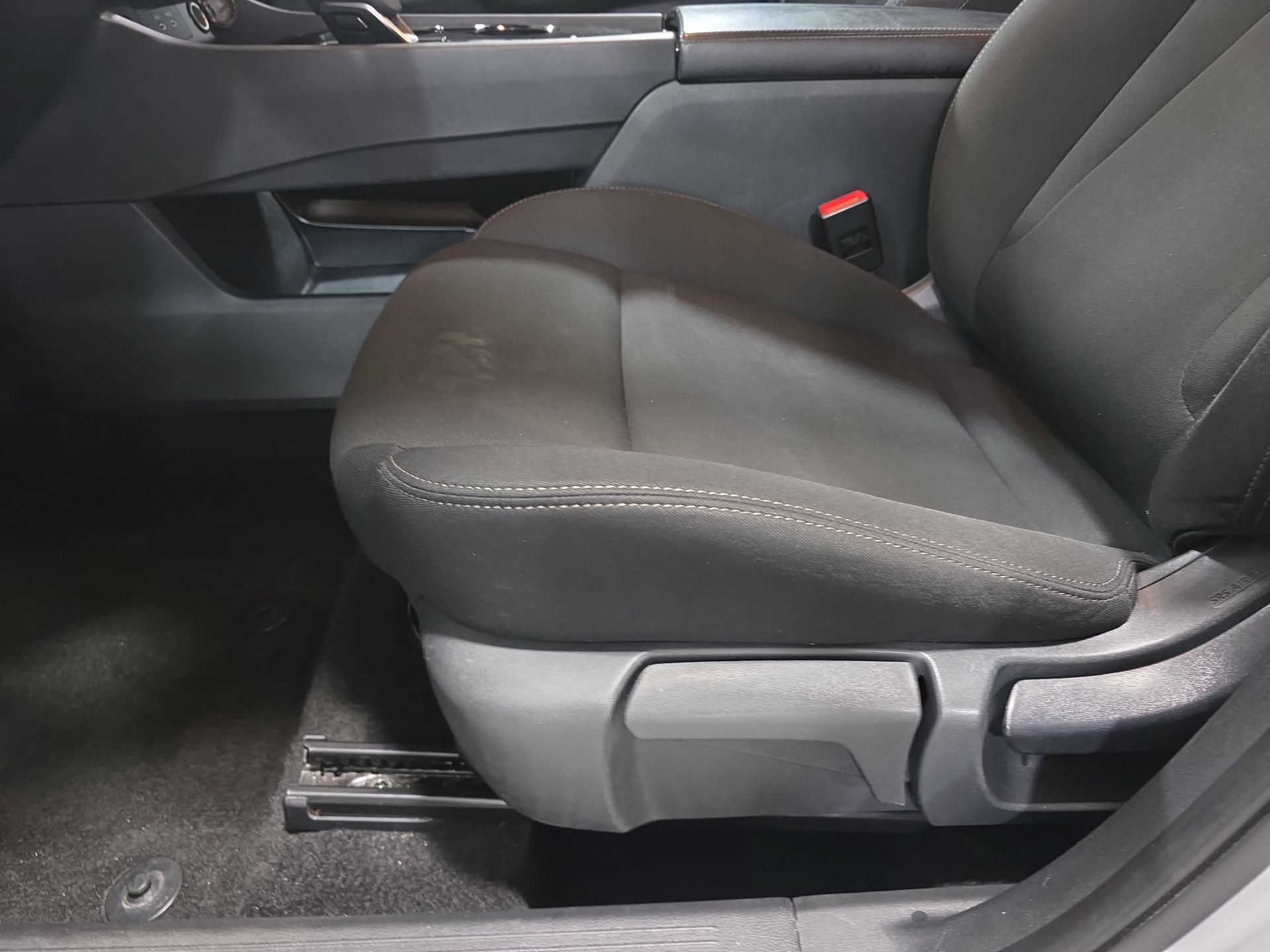 Used 2024 Nissan Rogue S FWD image 27