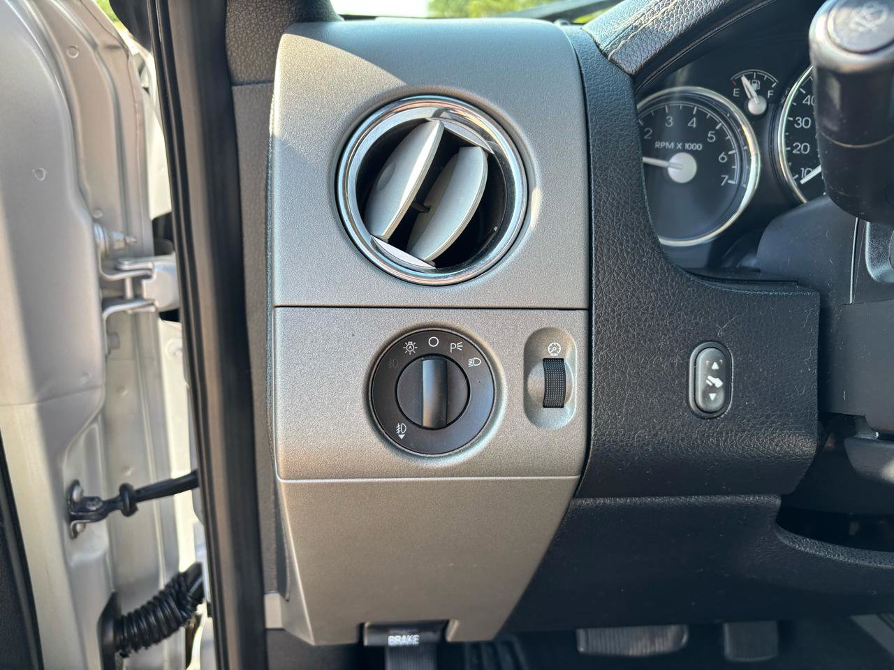 Used 2006 Lincoln Mark LT 2WD image 13