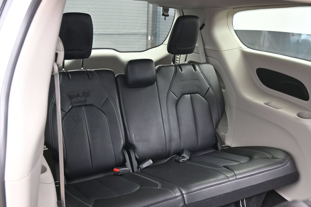 Used 2024 Chrysler Pacifica Touring-L FWD image 35