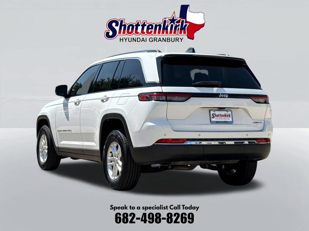 Used 2022 Jeep Grand Cherokee Laredo w/ Luxury Tech Group I RWD image 8