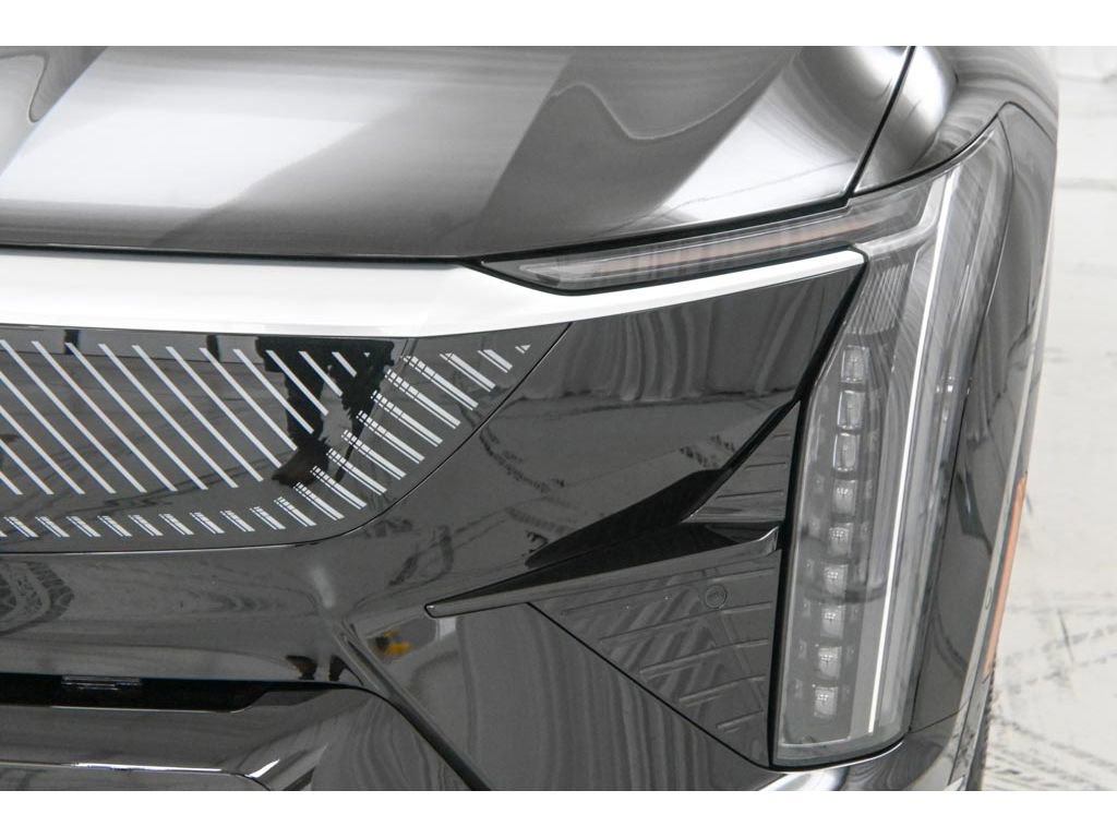 New 2026 Cadillac Optiq Luxury 2 image 9