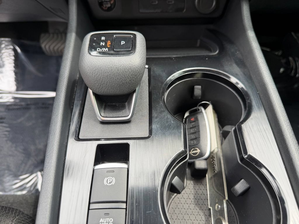 Used 2024 Nissan Rogue SV FWD image 27