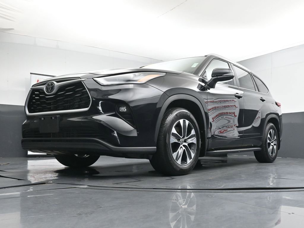 Used 2023 Toyota Highlander XLE AWD/4WD image 37