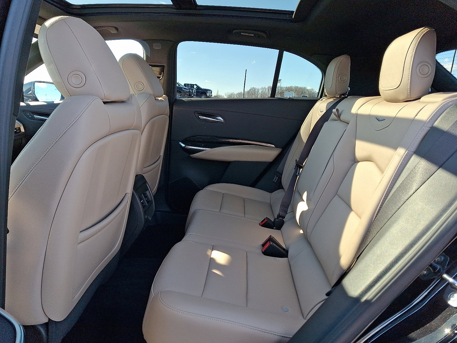 Used 2024 Cadillac XT4 Luxury w/ Cold Weather Package image 11