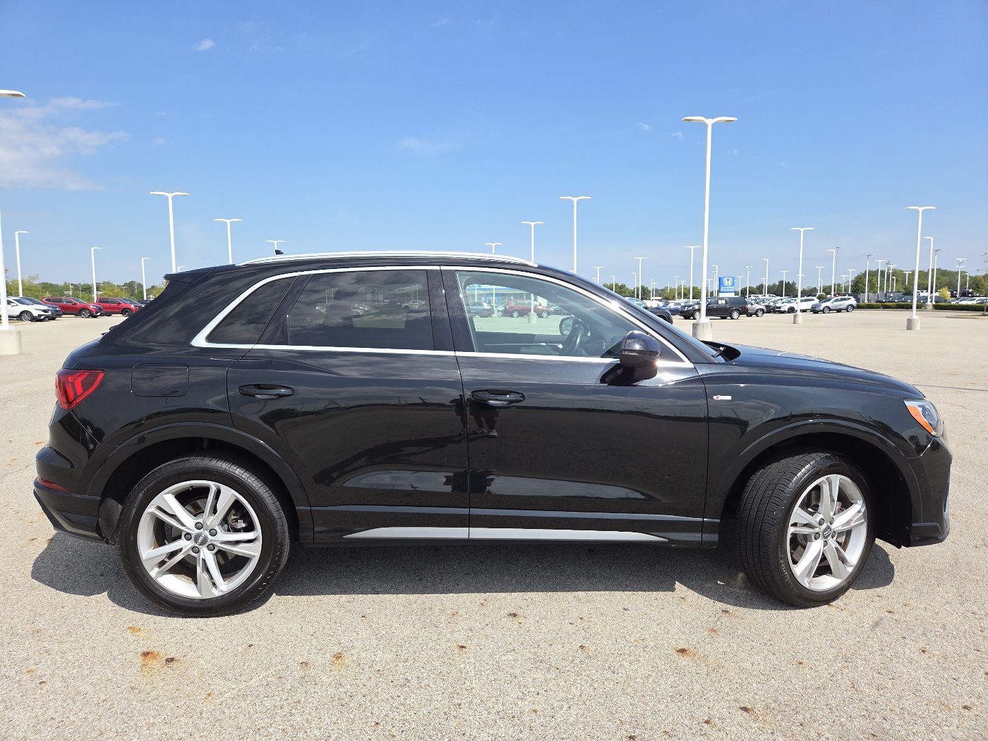 Used 2020 Audi Q3 2.0T Premium w/ Convenience Package AWD/4WD image 17