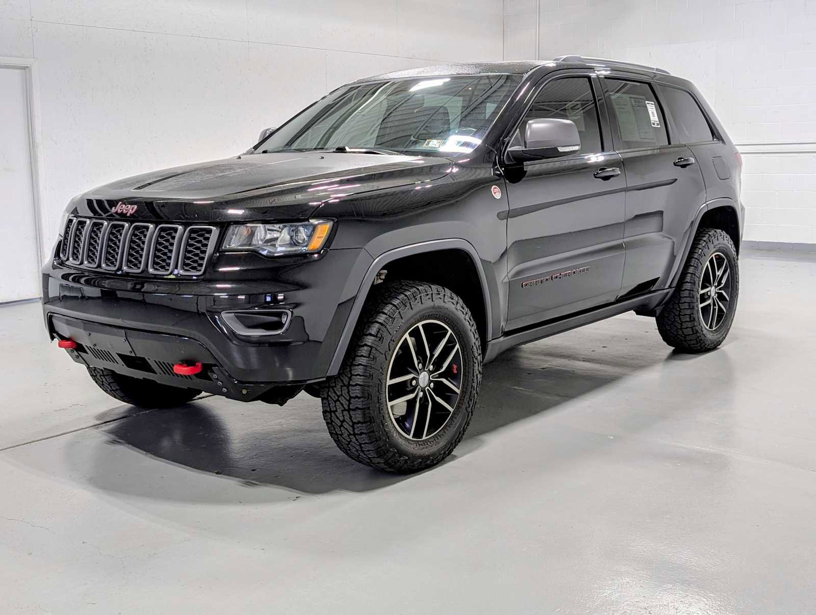 Used 2017 Jeep Grand Cherokee Trailhawk AWD/4WD image 1