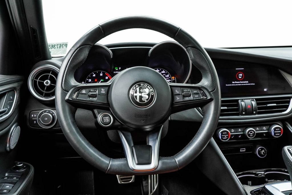 Used 2023 Alfa Romeo Giulia Ti AWD/4WD image 24