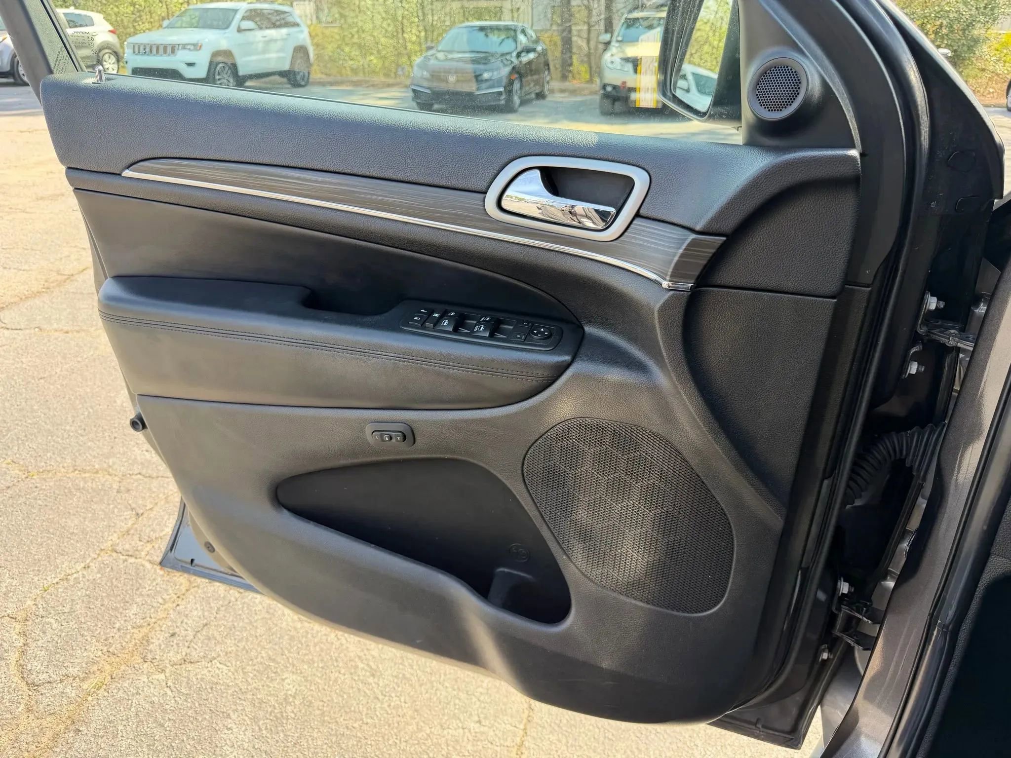 Used 2019 Jeep Grand Cherokee Limited image 26