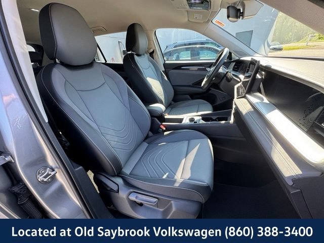Used 2025 Volkswagen Tiguan SE AWD/4WD image 26