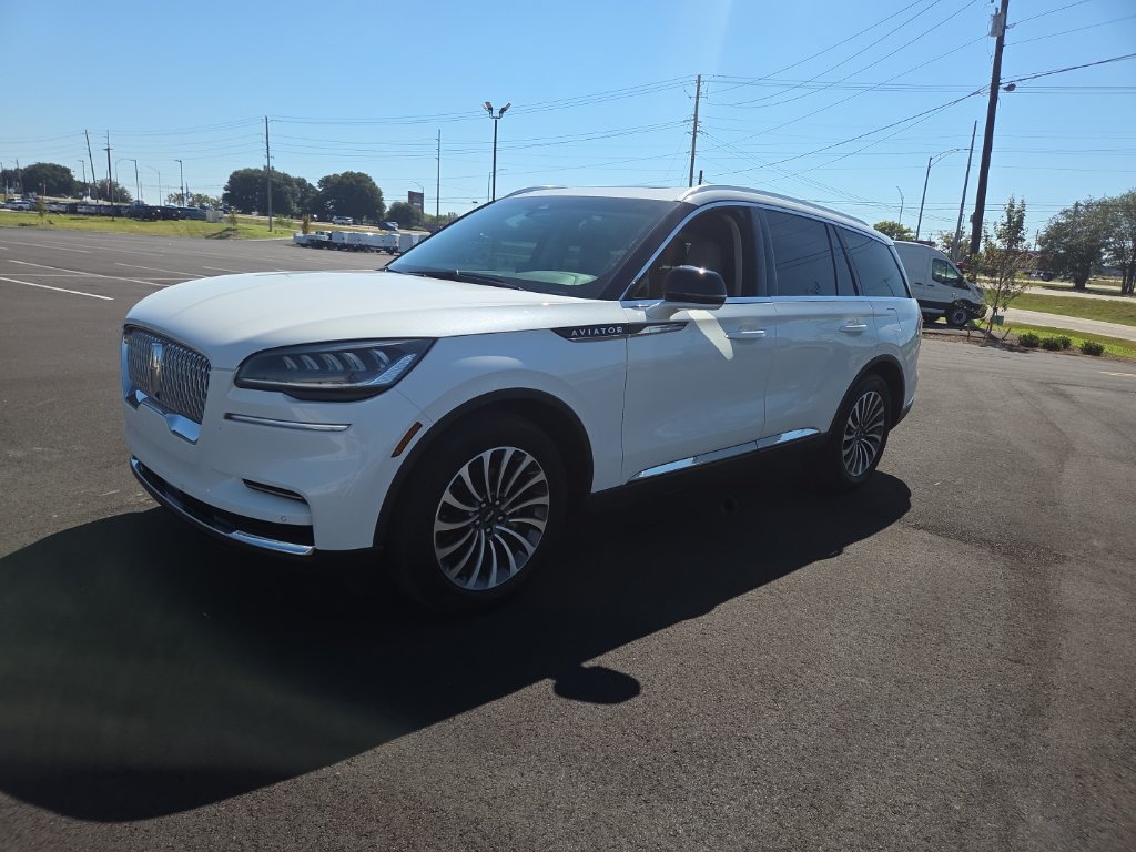 Used 2024 Lincoln Aviator 2WD w/ Premium Package image 3