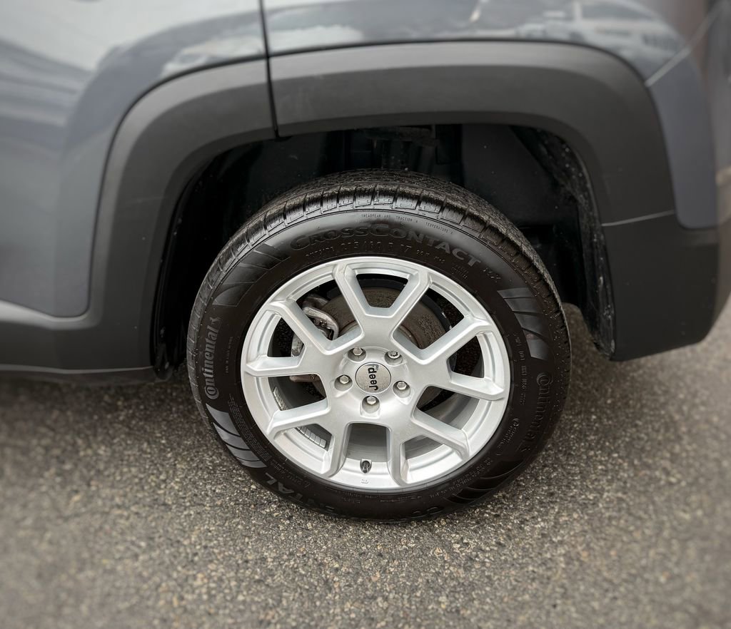 Used 2022 Jeep Renegade Latitude w/ Convenience Group image 16