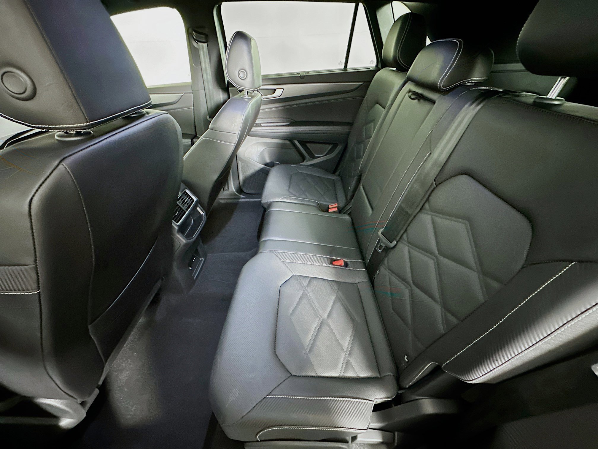 Used 2025 Volkswagen Atlas Cross Sport SE image 28