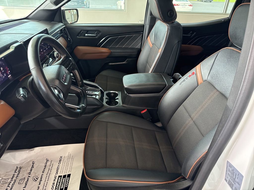 Used 2025 GMC Canyon AT4 image 14