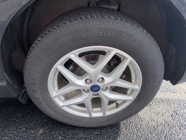 Used 2021 Ford Edge SE image 29