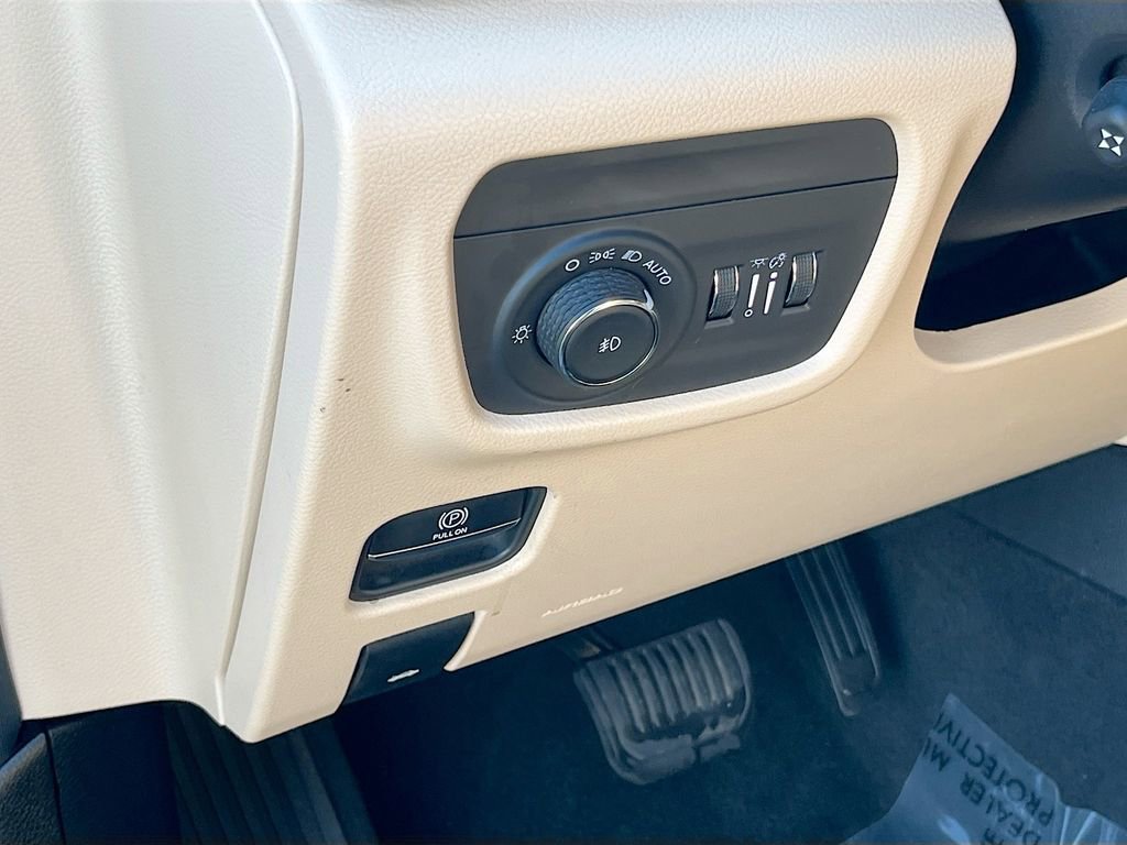 Certified 2025 Jeep Grand Cherokee L Limited w/ Luxury Tech Group II image 10