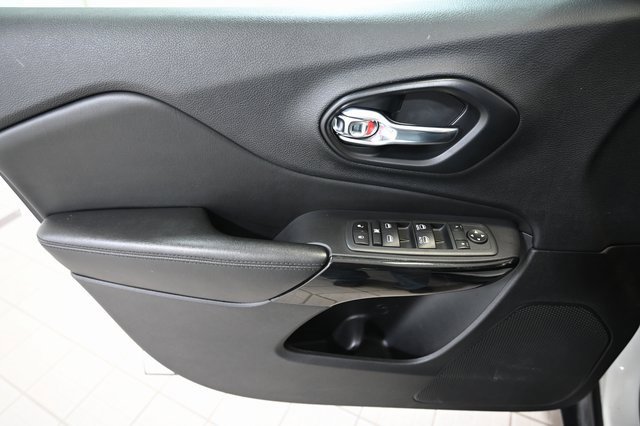 Used 2020 Jeep Cherokee Latitude Plus image 20