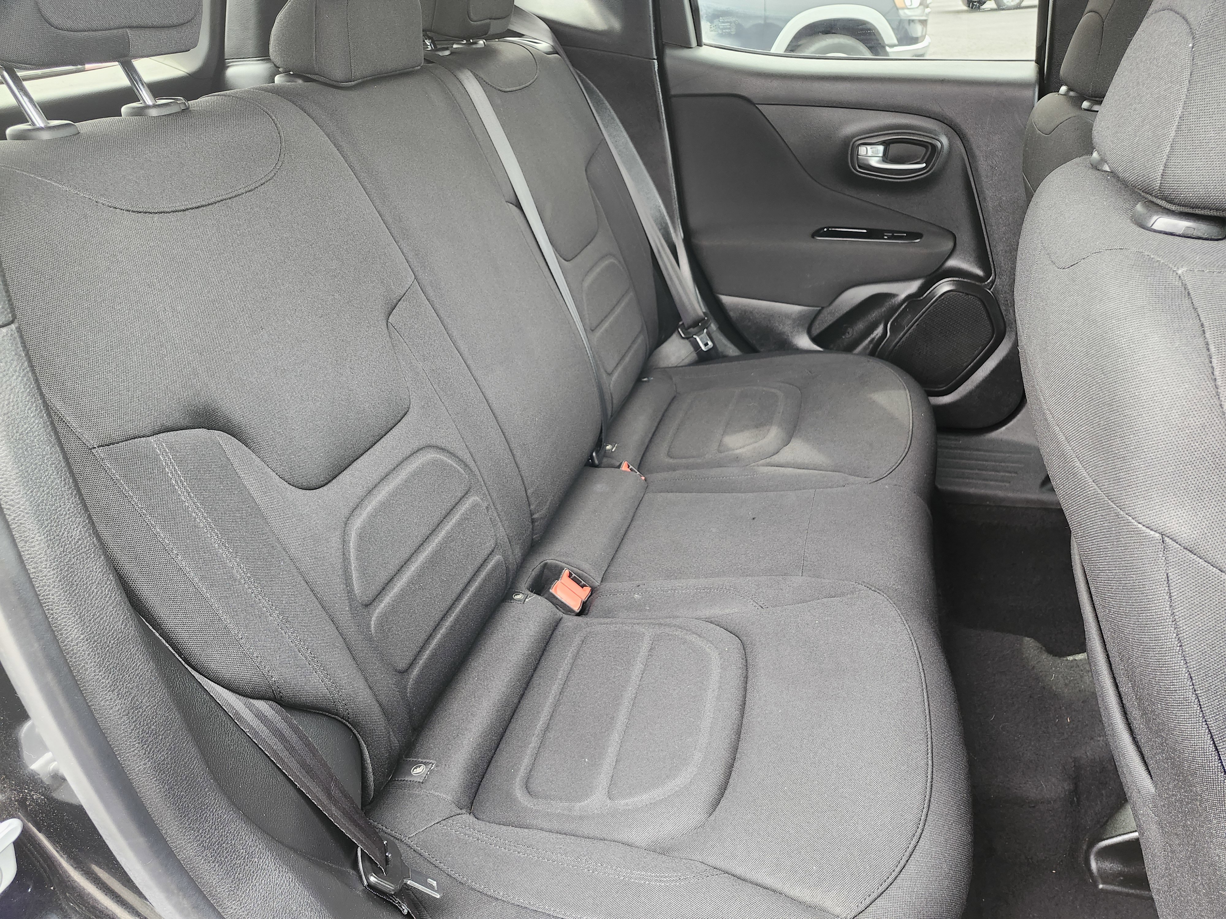 Used 2020 Jeep Renegade Latitude FWD image 17