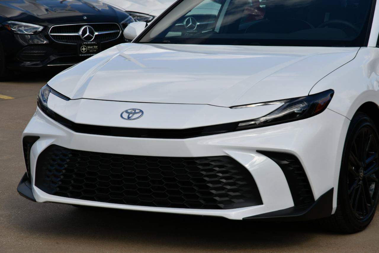 Used 2026 Toyota Camry SE FWD image 3