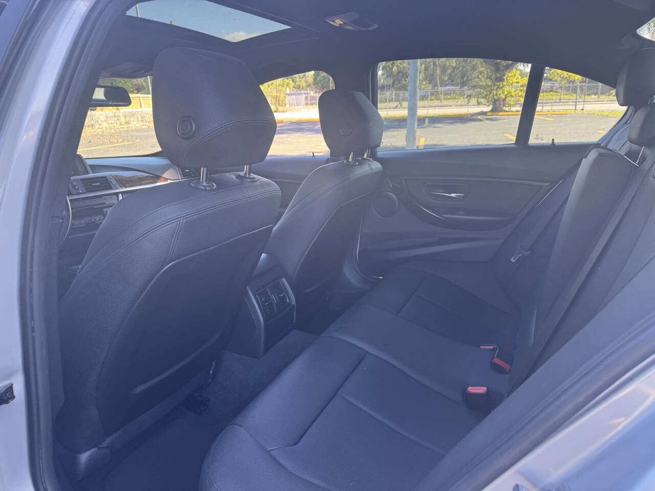 Used 2016 BMW 320i Sedan image 4