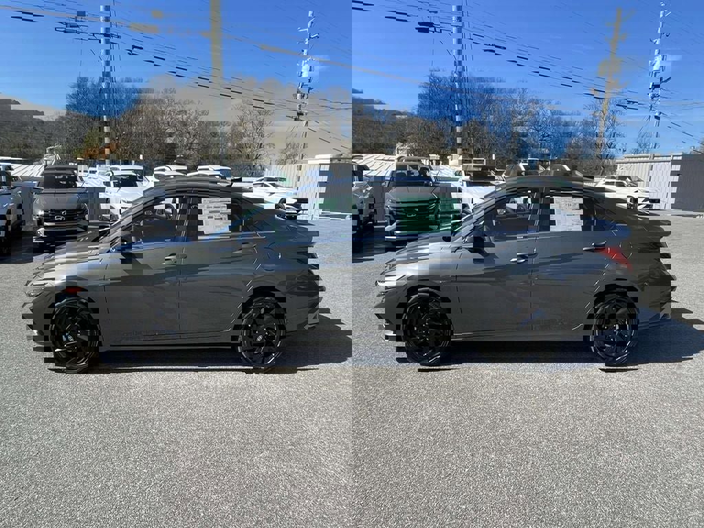 New 2026 Hyundai Elantra SEL Sport Premium image 2