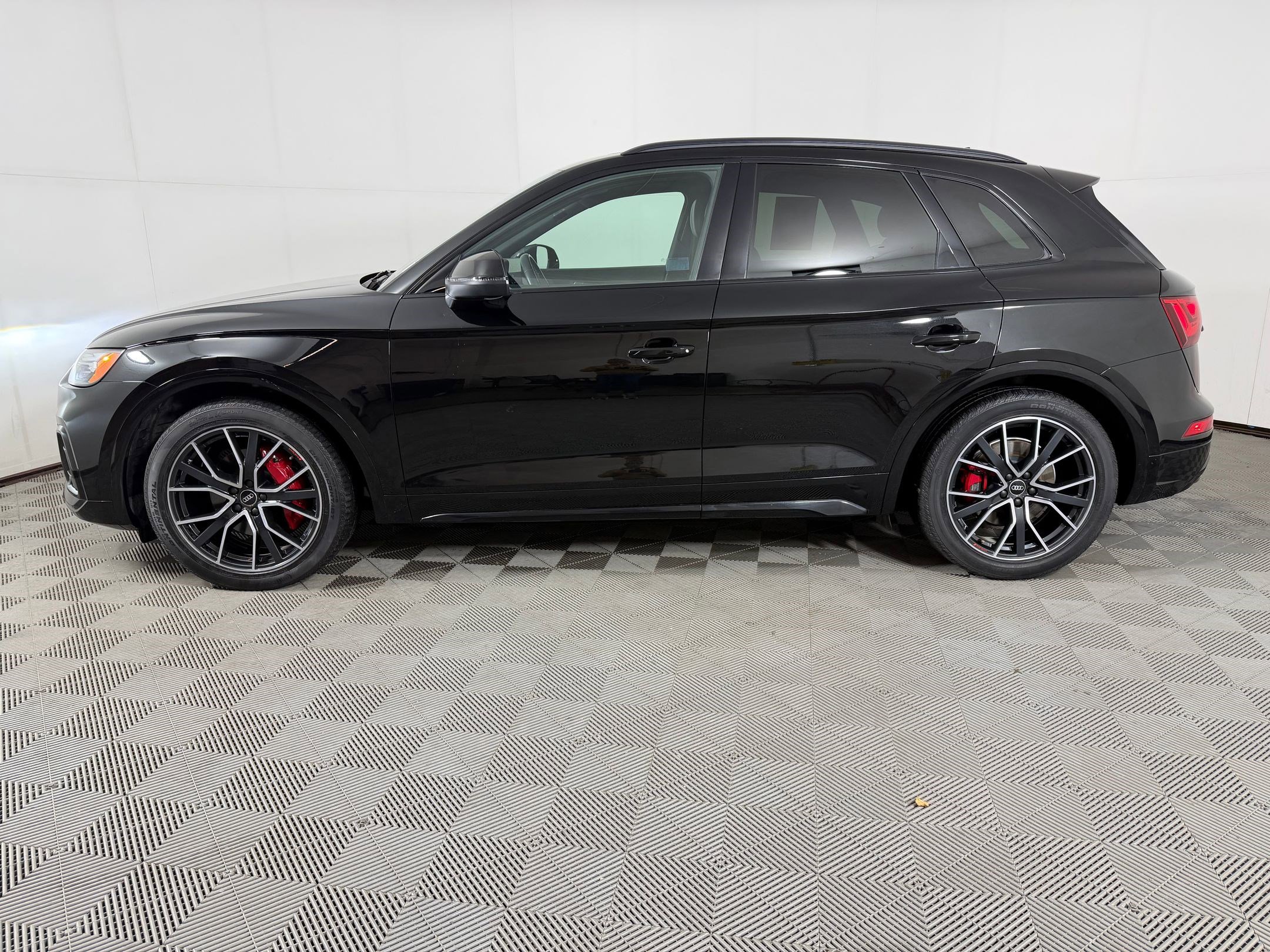 Used 2023 Audi SQ5 Premium Plus w/ Premium Plus Package AWD/4WD image 2