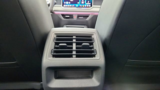 Used 2025 Volkswagen Tiguan SE R-Line image 37