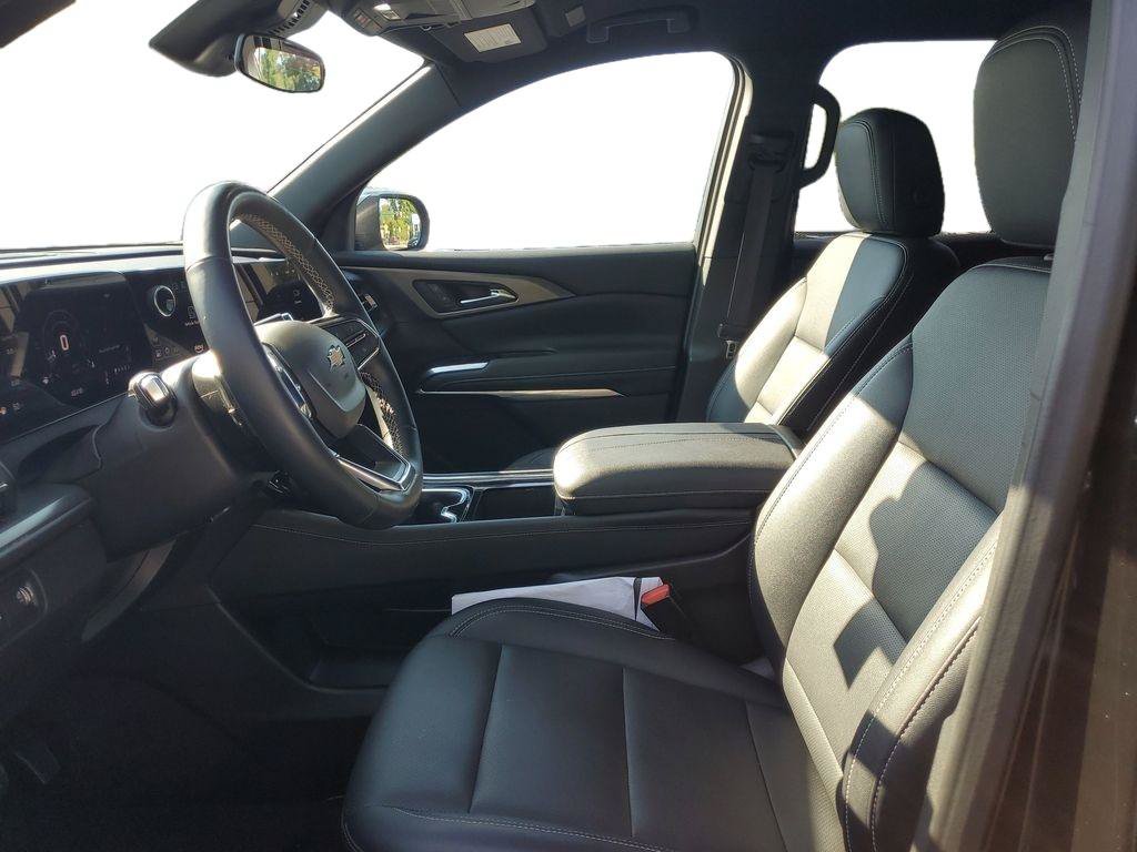 Used 2025 Chevrolet Traverse LT FWD image 9