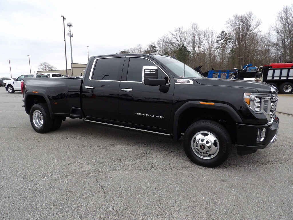 Used 2023 GMC Sierra 3500 Denali w/ Denali Ultimate Package AWD/4WD image 10