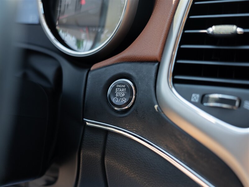 Used 2012 Jeep Grand Cherokee Overland Summit AWD/4WD image 35