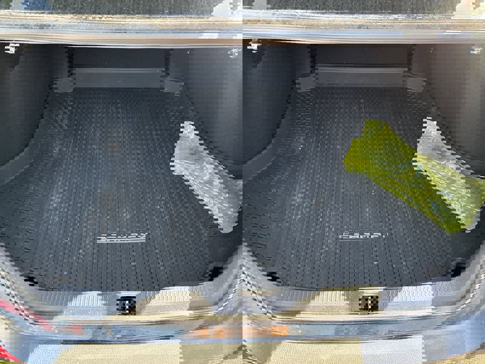 Used 2022 Toyota Camry XSE FWD image 9