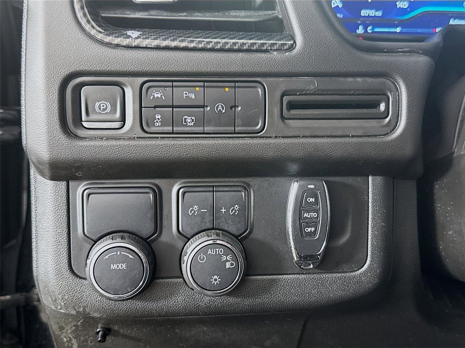 Used 2024 Chevrolet Suburban RST w/ Luxury Package RWD image 5