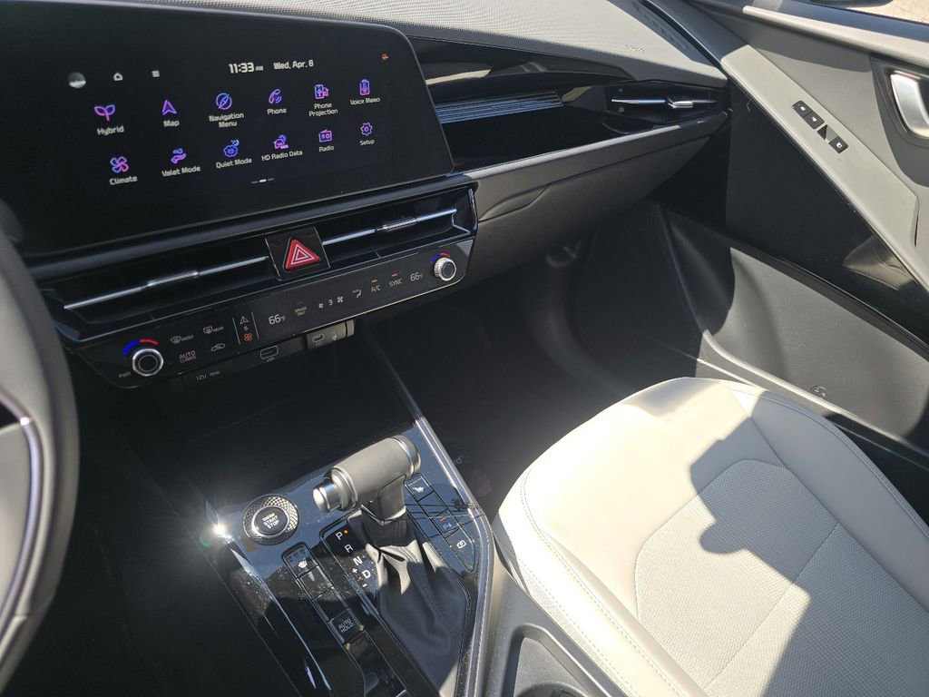 Used 2025 Kia Niro EX image 29