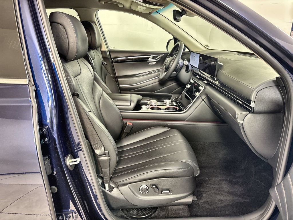 Used 2025 Genesis GV80 2.5T Standard AWD/4WD image 25