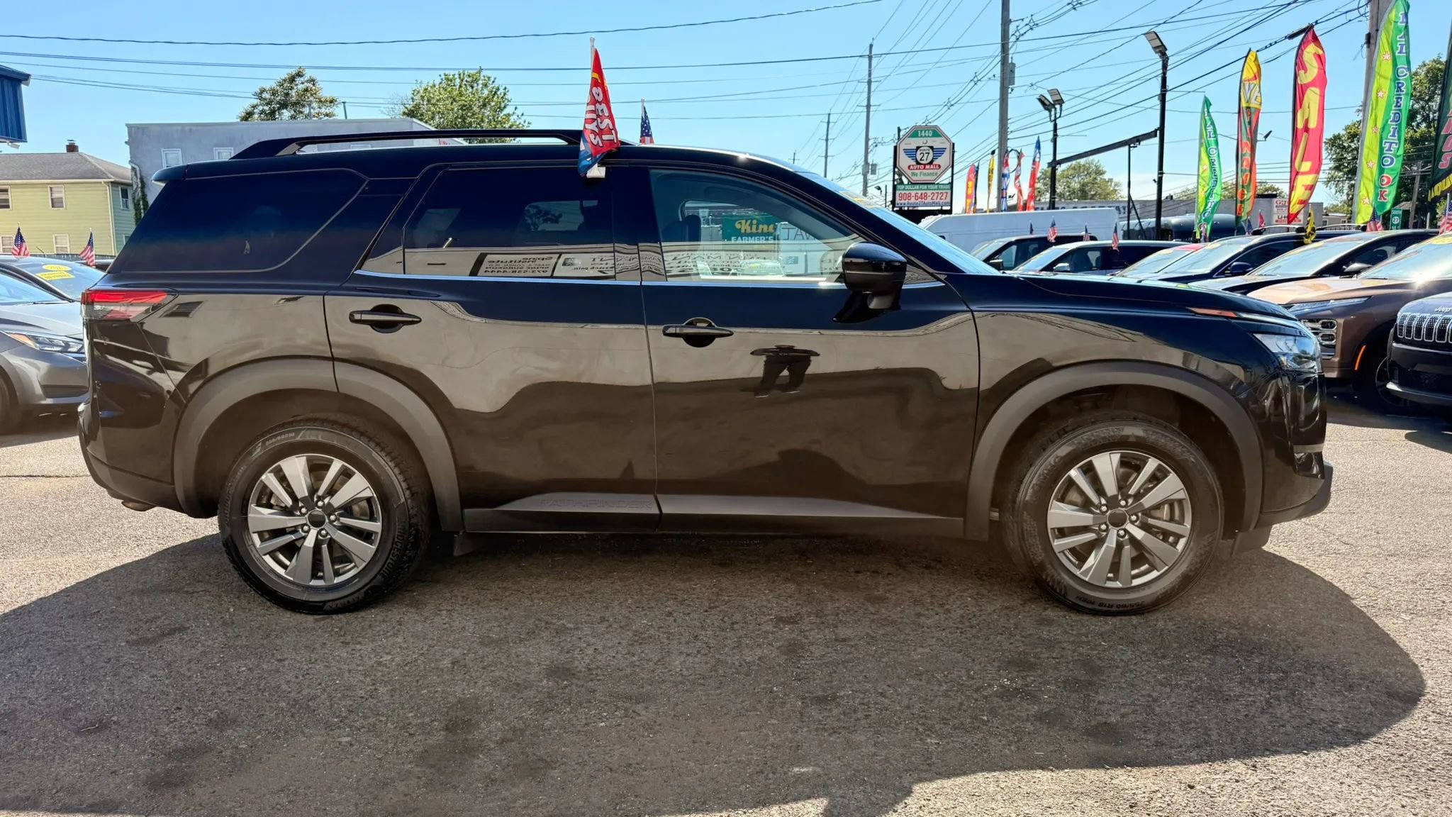 Used 2024 Nissan Pathfinder SV FWD image 11