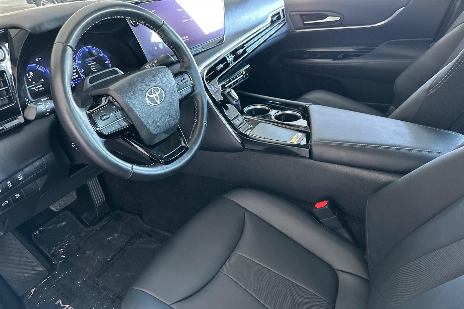 Used 2025 Toyota Mirai XLE RWD image 9