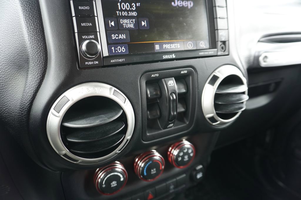 Used 2018 Jeep Wrangler Unlimited Sahara w/ Max Tow Package image 17