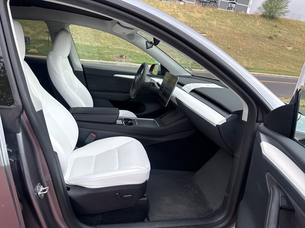 Used 2025 Tesla Model Y Performance image 24