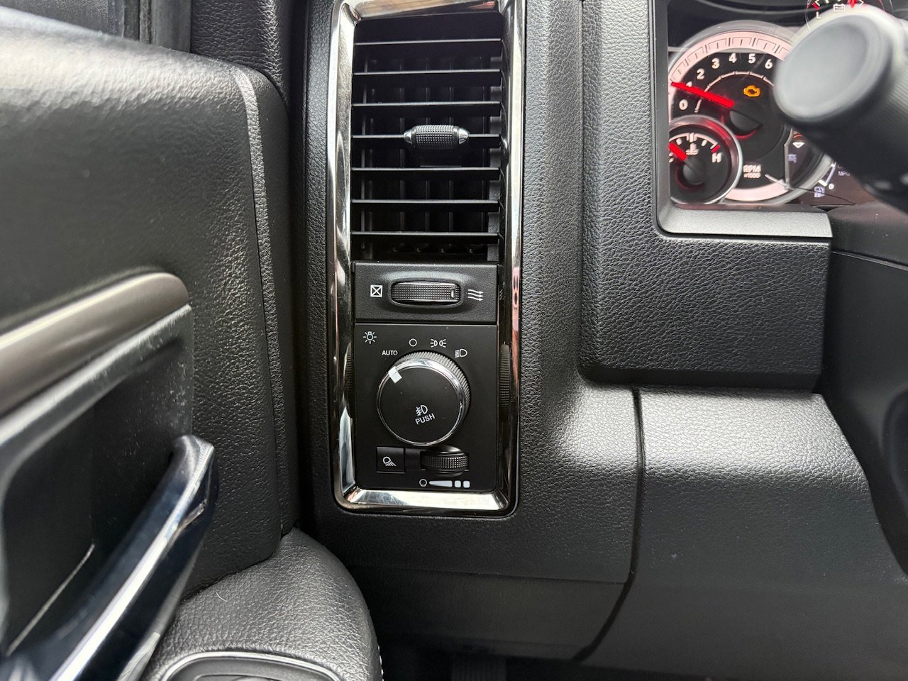 Used 2018 RAM 1500 Sport w/ Sport Premium Group AWD/4WD image 31
