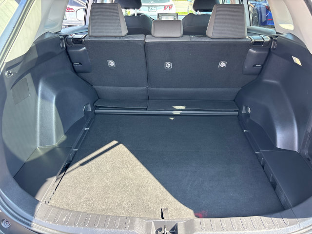 Used 2022 Toyota RAV4 LE AWD/4WD image 29