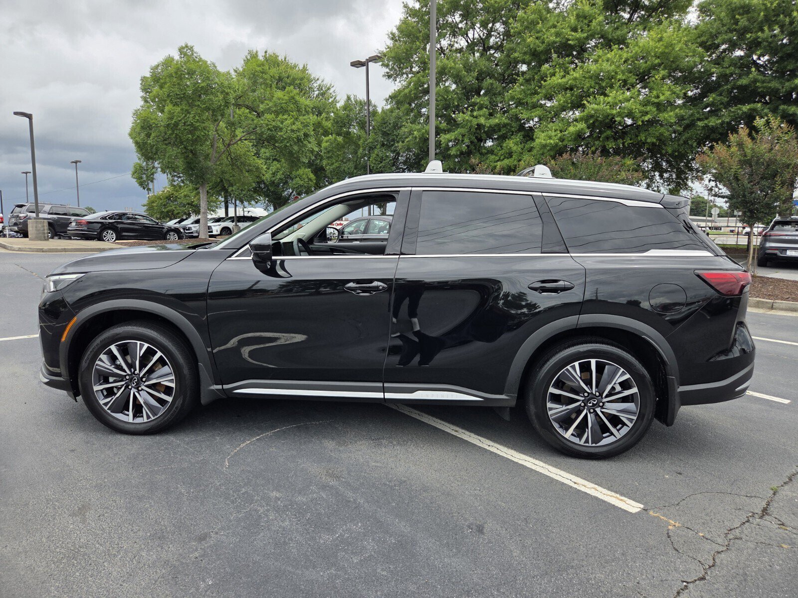 Certified 2026 INFINITI QX60 Luxe w/ Cargo Package FWD image 9