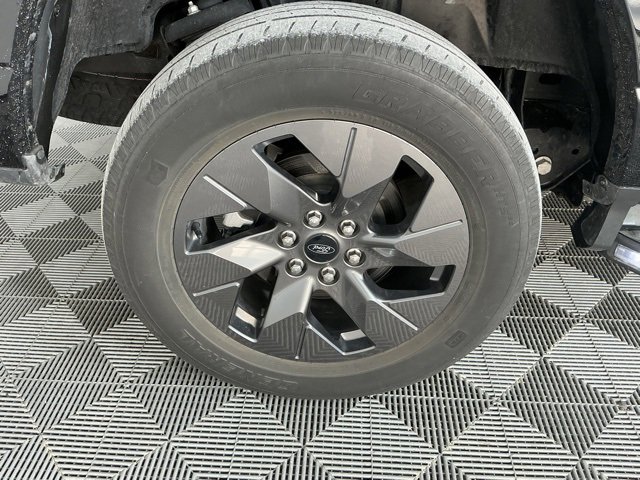 Used 2022 Ford F150 Lightning Lariat image 17