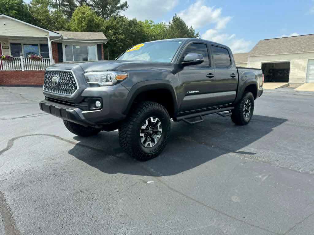 Used 2019 Toyota Tacoma TRD Off-Road AWD/4WD image 1