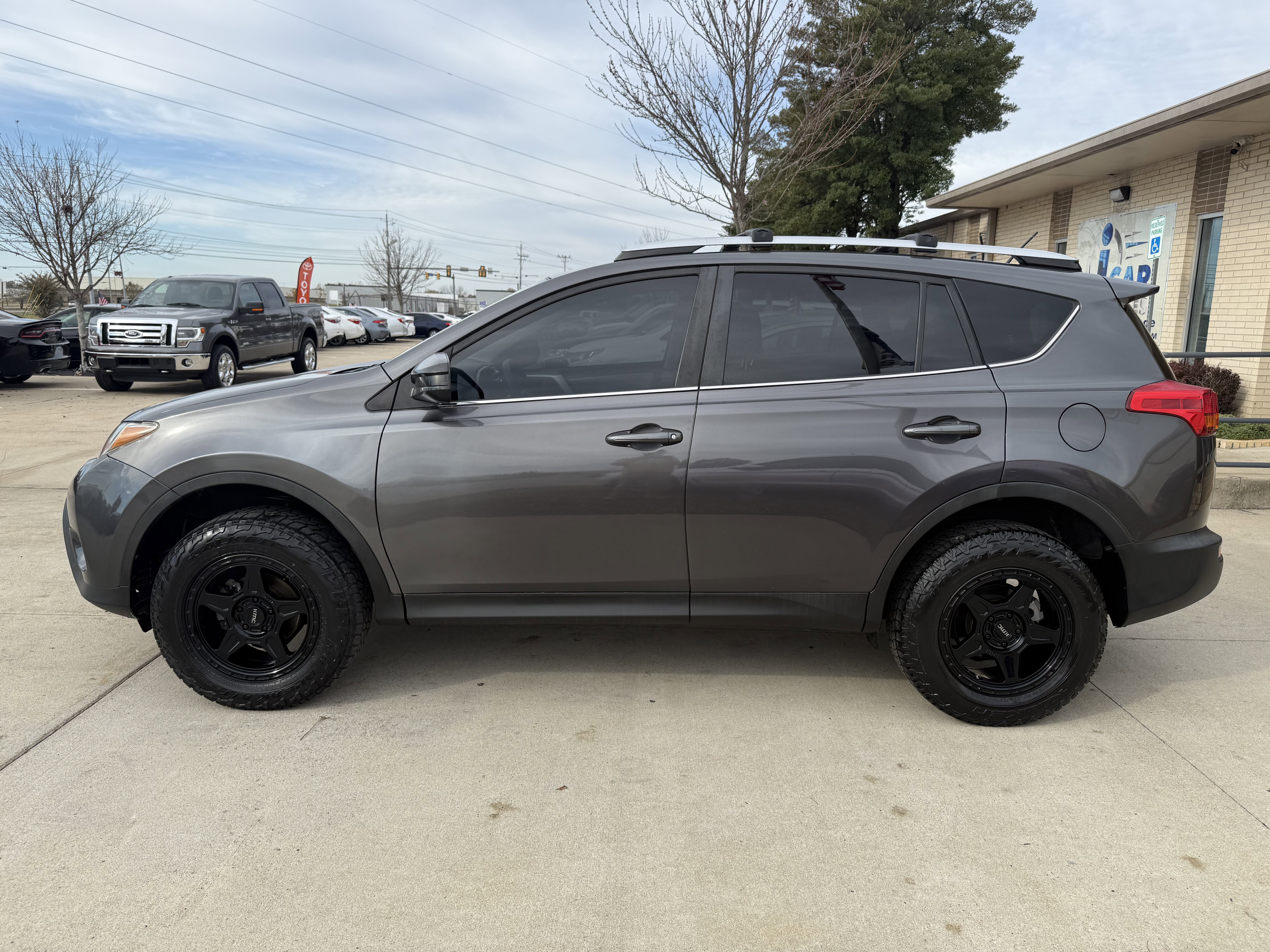 Used 2015 Toyota RAV4 LE image 4