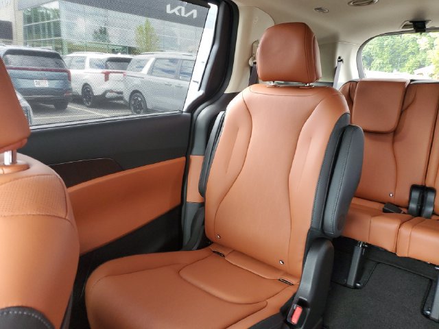 New 2027 Kia Carnival SX w/ Dark Edition Package FWD image 10