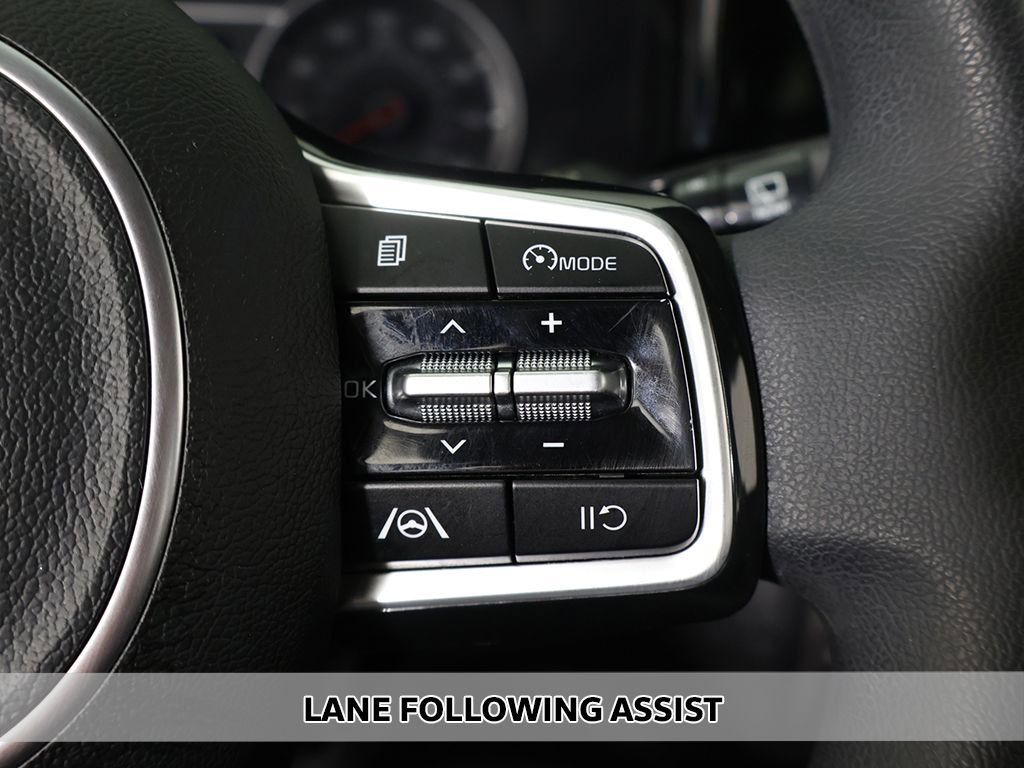 Used 2023 Kia Sorento LX image 3