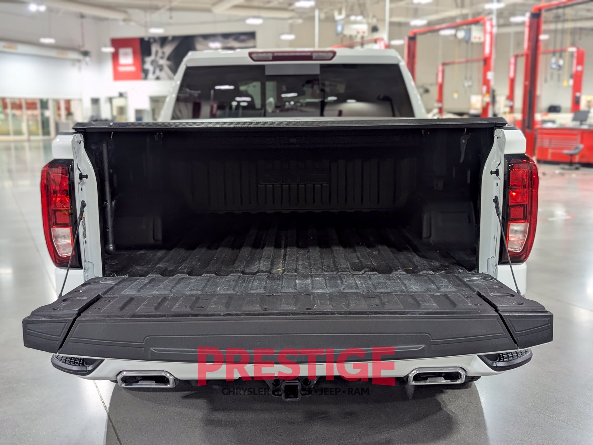 Used 2025 GMC Sierra 1500 Elevation AWD/4WD image 13