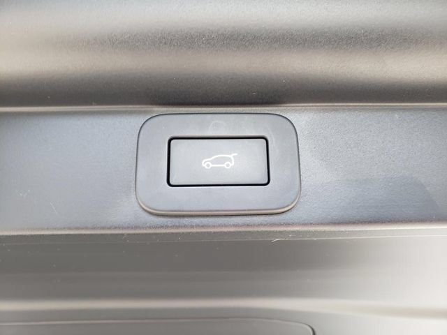 Used 2025 Land Rover Range Rover SE AWD/4WD image 11