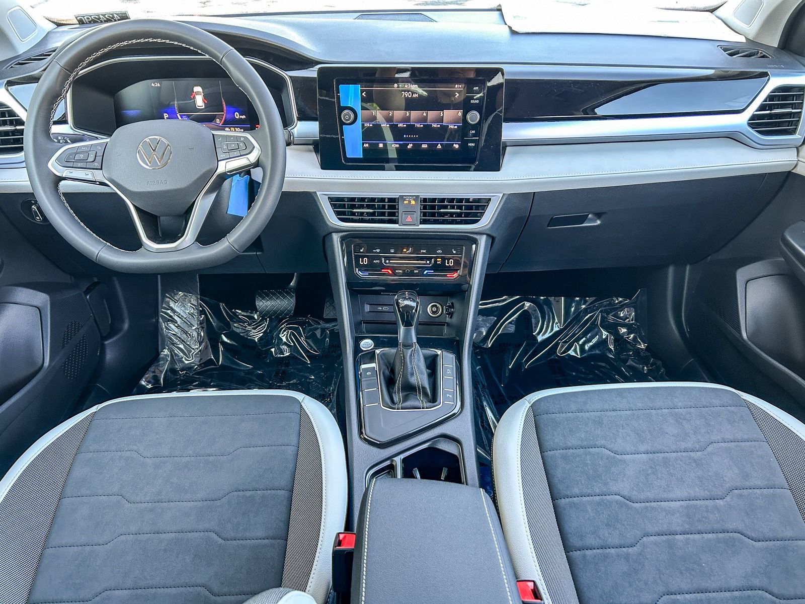 New 2026 Volkswagen Taos SE FWD image 15